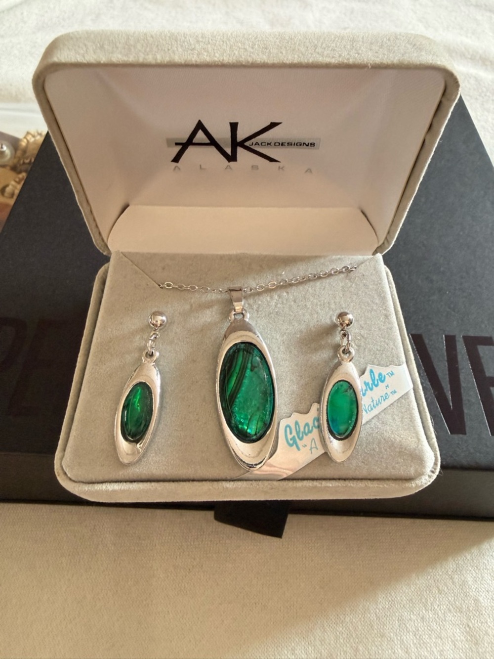 Green Glass Pendant Necklace and Earring Set